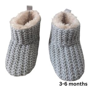 GAP Sherpa lined knit booties 3-6 months